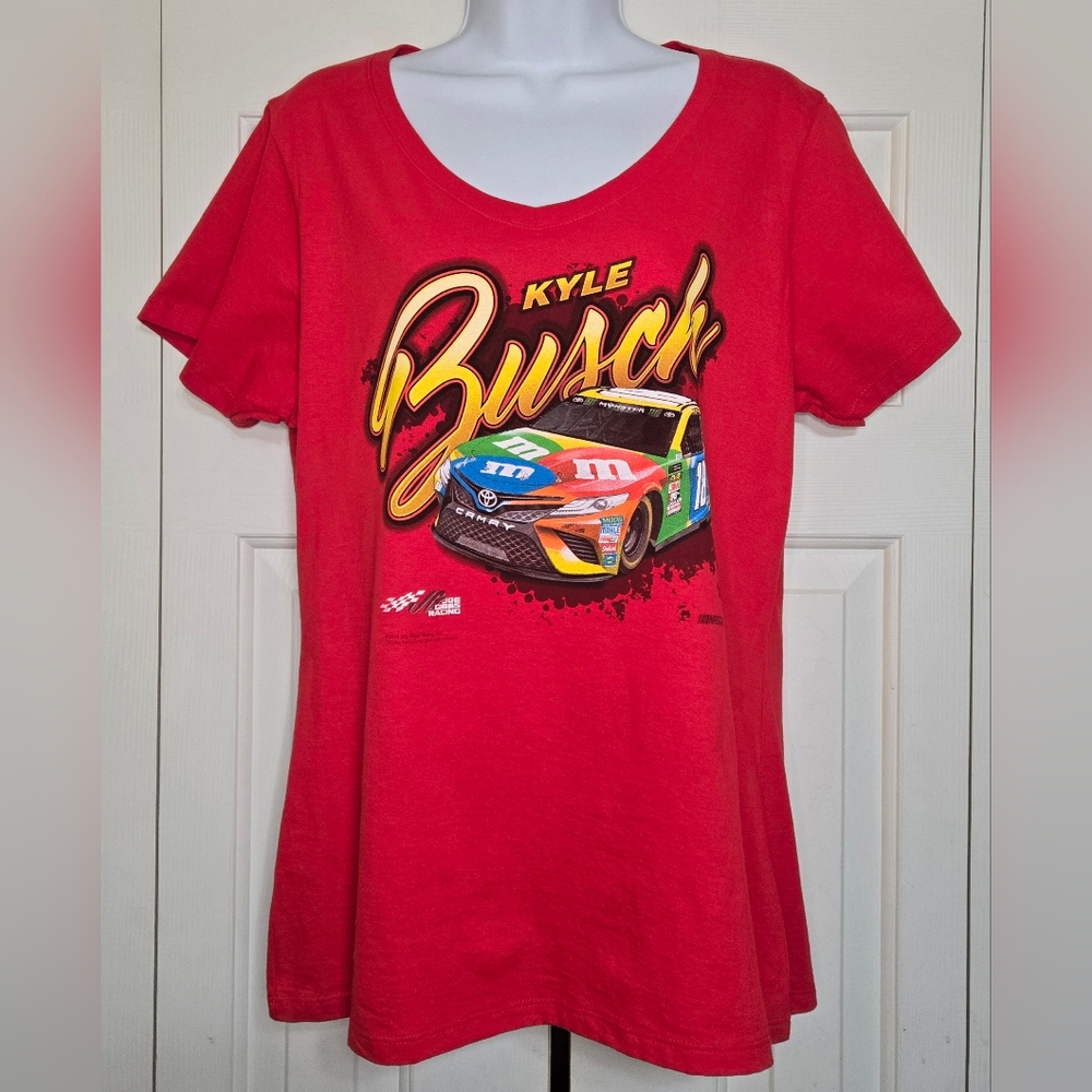 Kyle Busch #18 M&M’s NASCAR Racing T-Shirt Women’s Large Red Joe Gibbs Racing